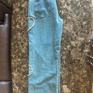 Stylish Blue Jeans with Distressed Details